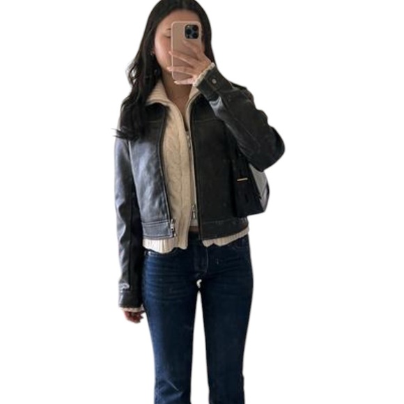 Hollister - Picture 15 of 15